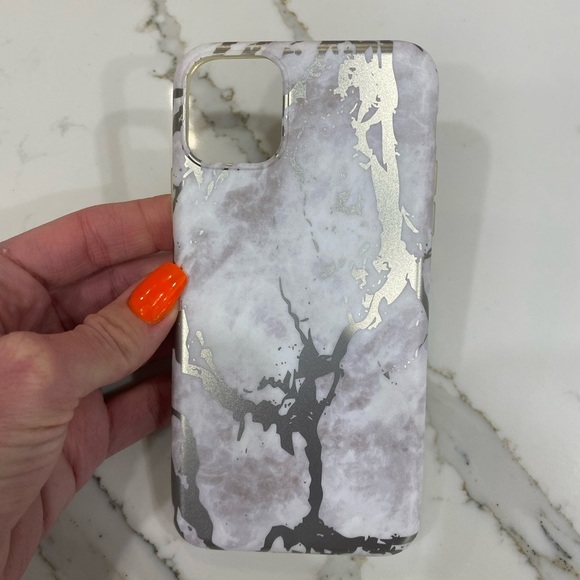 NEW Velvet Caviar Protective Case iPhone 11 Pro Max in White Marble with silver. - Picture 9 of 13